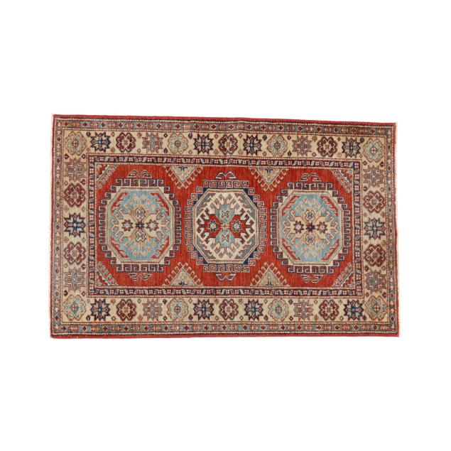kazak-style-area-rug