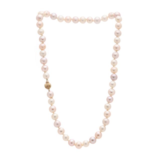 gold-and-pearl-necklace