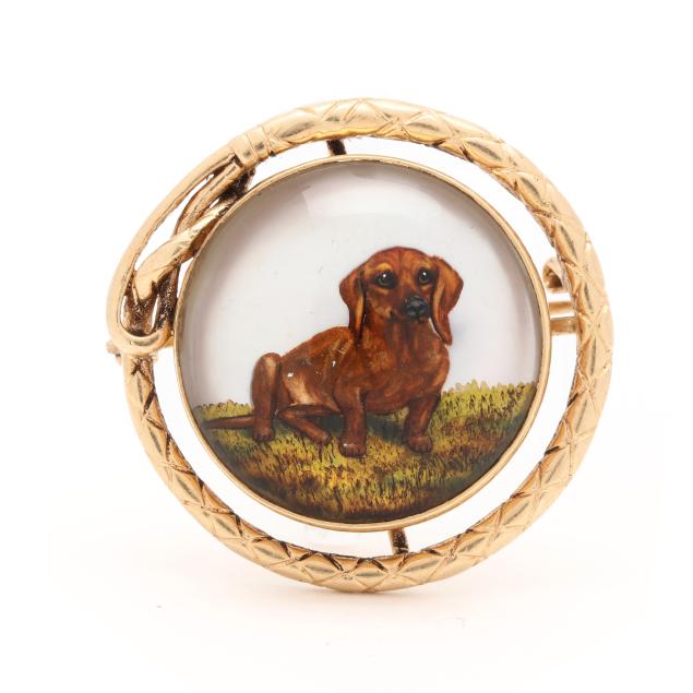 gold-and-reverse-painted-crystal-intaglio-dachshund-motif-brooch
