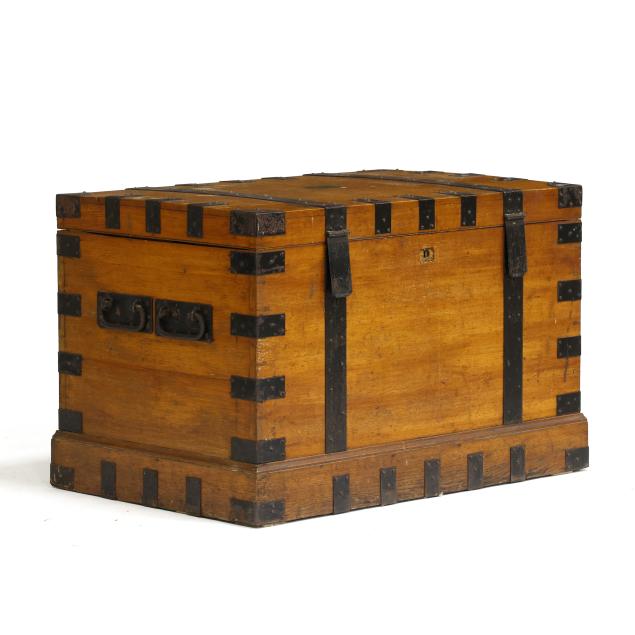 t-turner-co-campaign-style-large-silver-chest