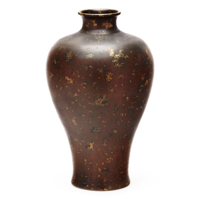 an-impressive-large-chinese-gold-splashed-bronze-vase