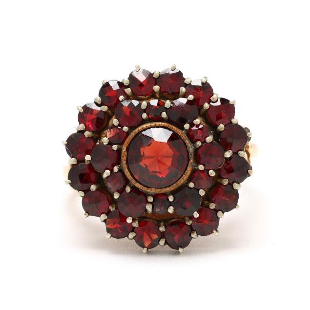 vintage-gold-garnet-cluster-ring