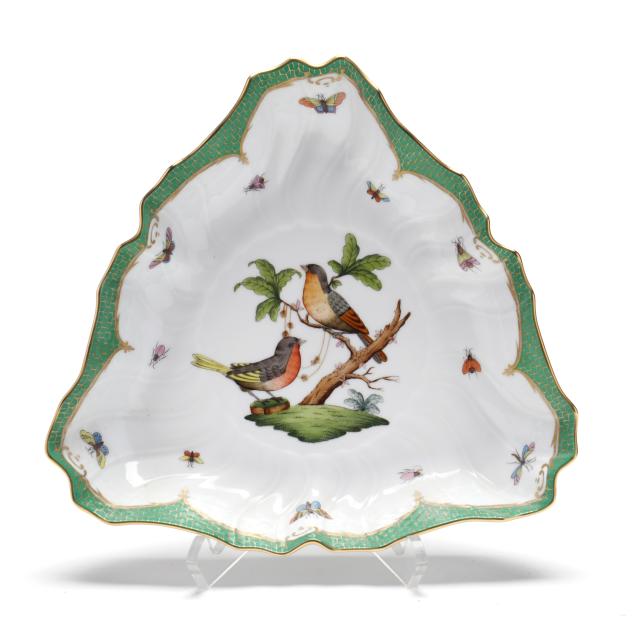 a-herend-i-rothschild-bird-i-green-scale-border-triangular-vegetable-bowl