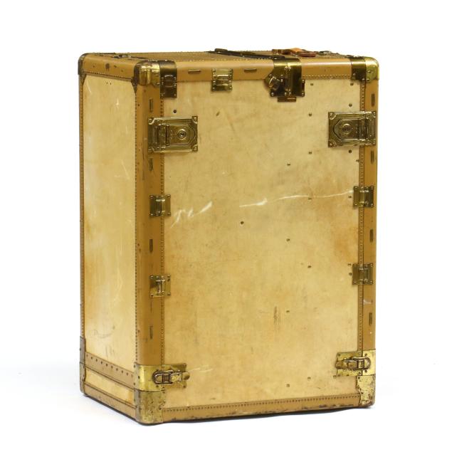 hartmann-pathfinder-turntable-garments-trunk