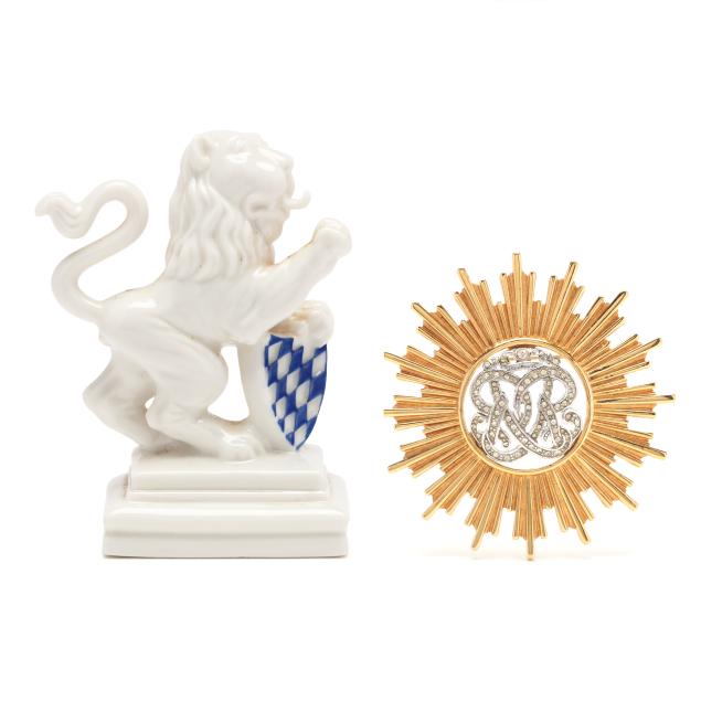 two-i-objets-i-with-heraldic-motifs