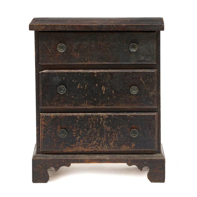 north-carolina-federal-walnut-child-s-chest-of-drawers