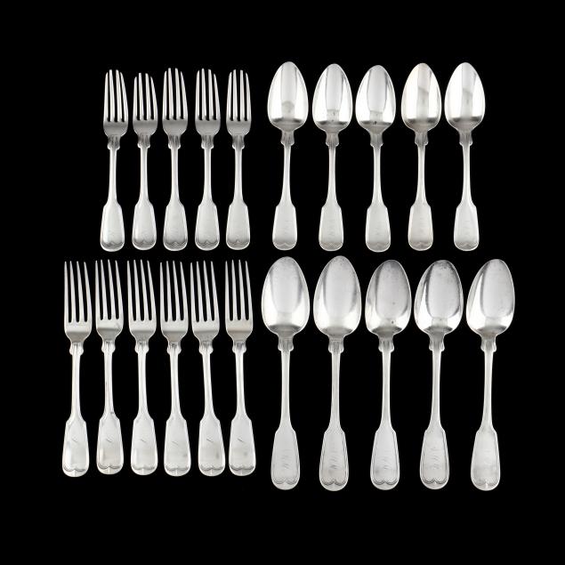 assortment-of-i-fiddle-thread-i-coin-silver-flatware