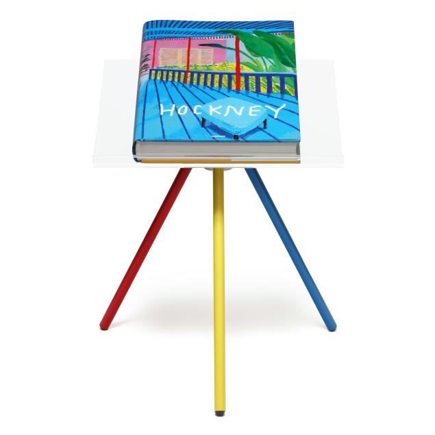 taschen-s-majestic-i-david-hockney-a-bigger-book-i-with-stand