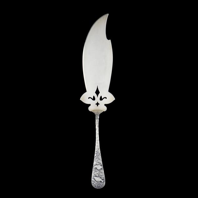 whiting-aesthetic-period-hammered-sterling-silver-ice-cream-slice-with-fish-motif
