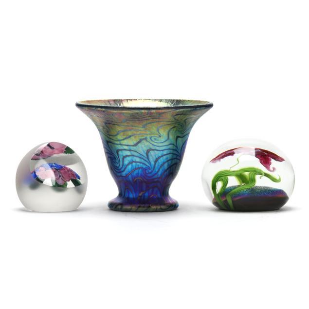 lundberg-studios-van-gogh-sunset-series-cabinet-vase-and-two-paperweights