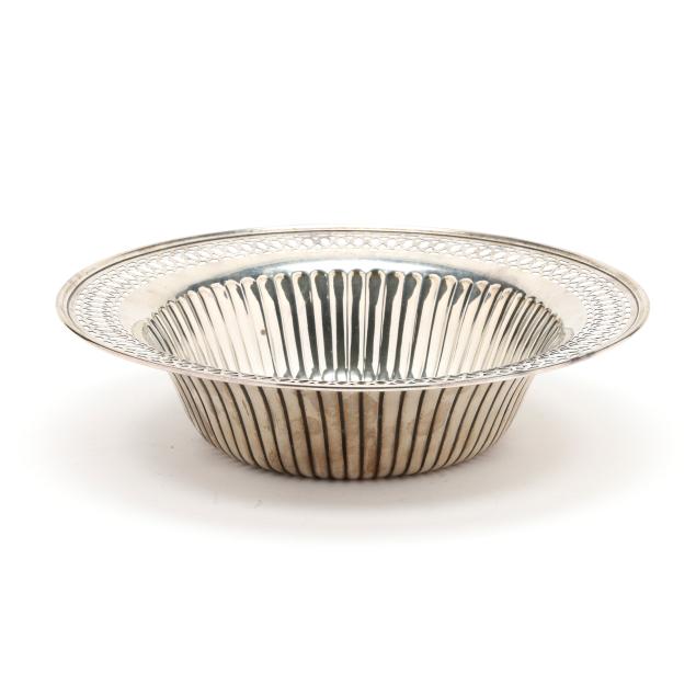 a-sterling-silver-vegetable-bowl-by-meriden-britannia-co