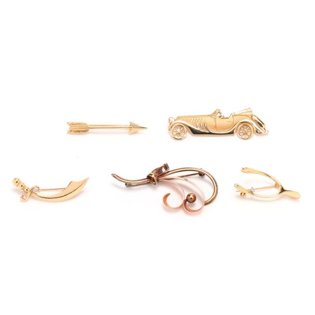 group-of-five-vintage-gold-brooches