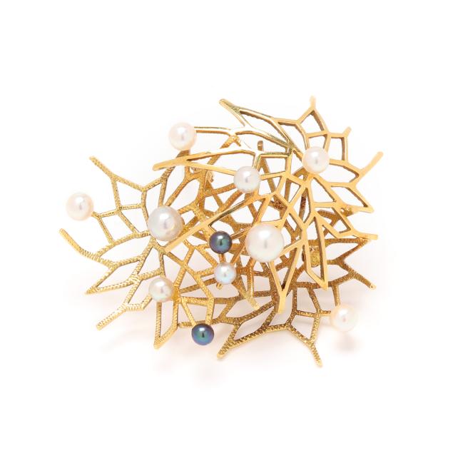 gold-and-pearl-foliate-motif-brooch