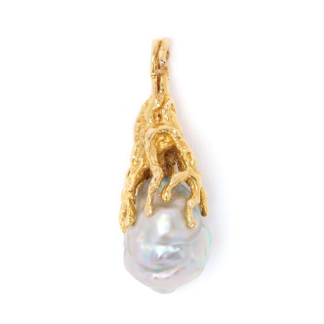 gold-and-pearl-pendant