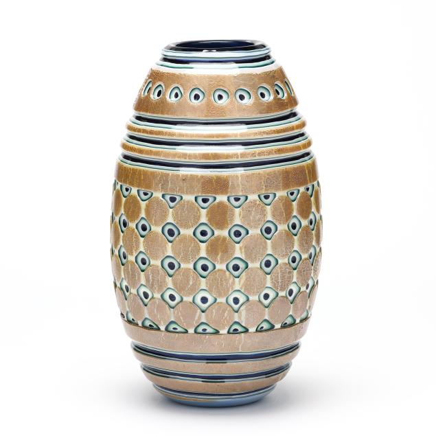 contemporary-cameo-glass-vase