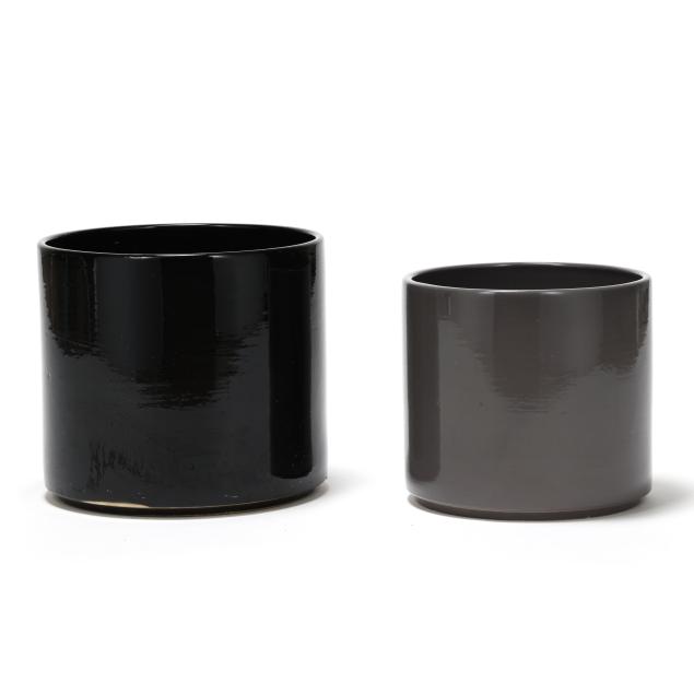 gainey-ceramics-two-black-glazed-planters