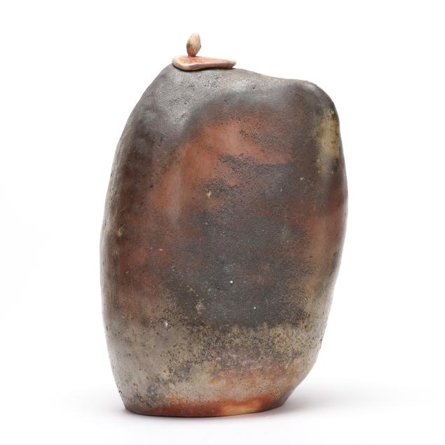 alan-ting-ceramic-vessel-with-lid