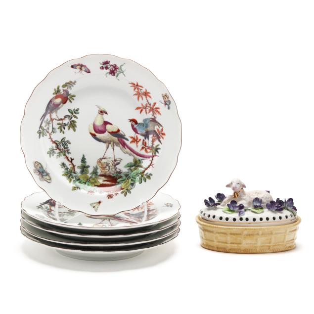 mottahedeh-five-williamsburg-i-chelsea-birds-i-porcelain-dinner-plates-and-covered-lamb-dish