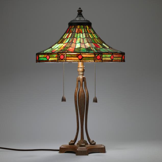 quoizel-arts-crafts-style-stained-glass-table-lamp