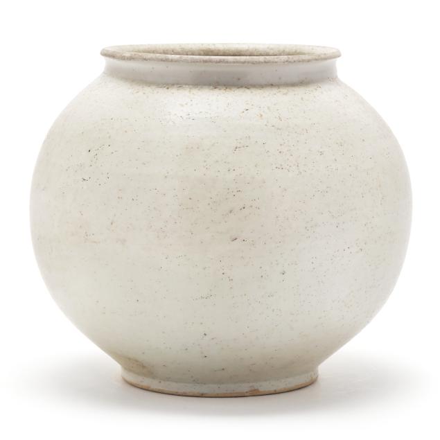 a-korean-porcelain-moon-jar