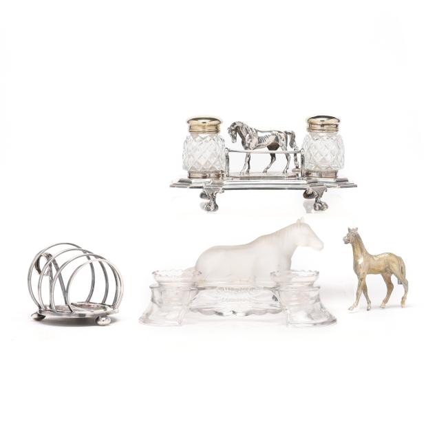 four-equine-theme-table-accoutrements