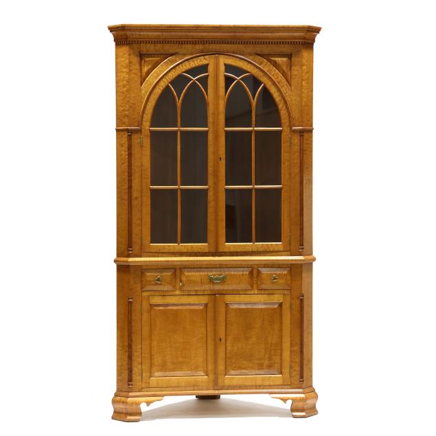 reese-s-bench-made-tiger-maple-chippendale-style-corner-cabinet