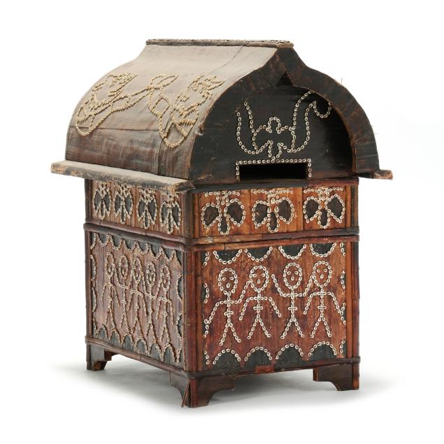 southeast-asian-cowrie-shell-decorated-spirit-house