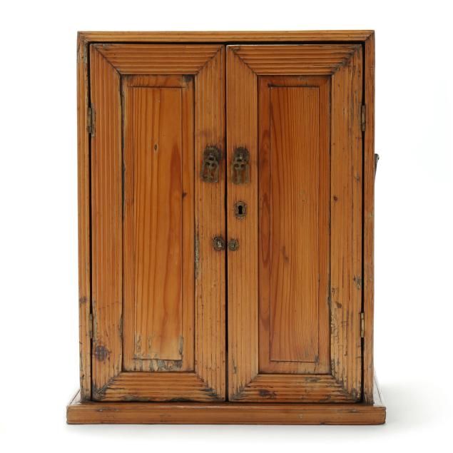 chinese-pine-tabletop-cabinet