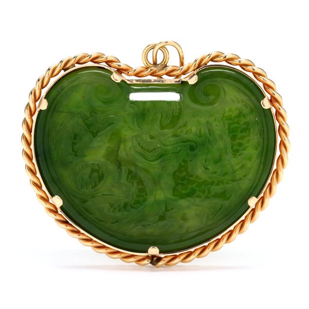 gold-and-nephrite-jade-pendant