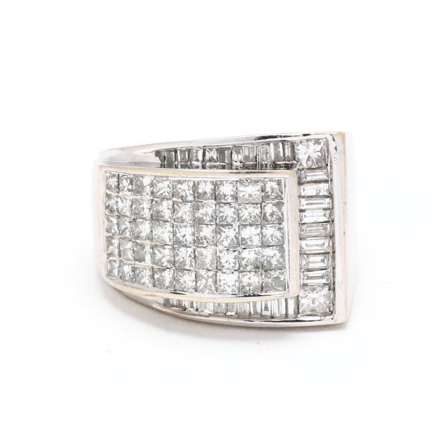 retro-style-white-gold-and-diamond-buckle-motif-ring