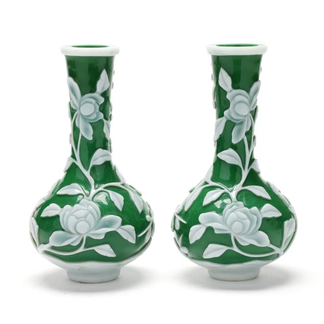 a-pair-of-chinese-peking-glass-vases