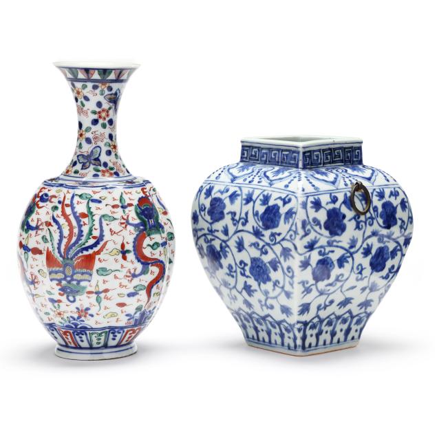 two-chinese-porcelain-vases