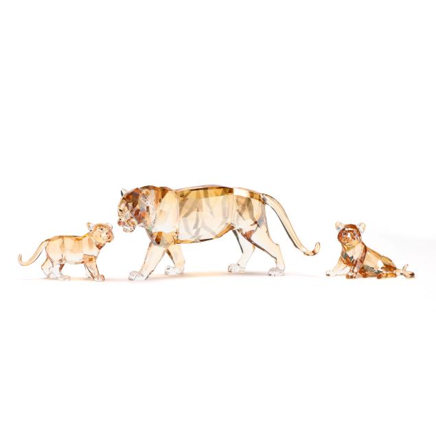 swarovski-crystal-endangered-wildlife-tiger-family