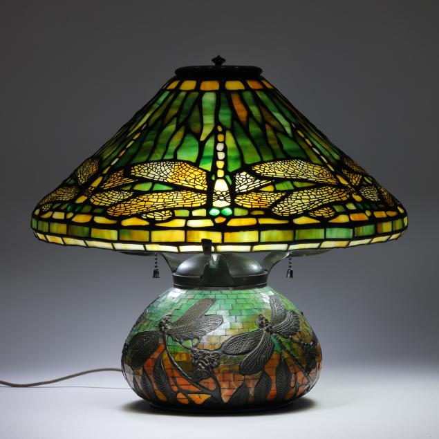 tiffany-style-leaded-glass-dragonfly-table-lamp