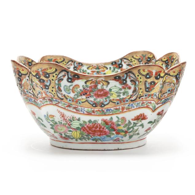a-chinese-export-porcelain-famille-rose-with-butterflies-square-bowl