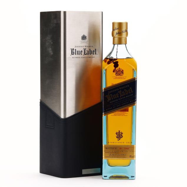 johnnie-walker-blue-label-scotch-whisky-with-porsche-design-studio-case-1-bt