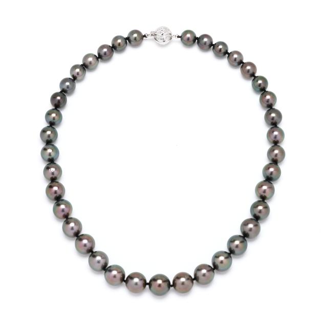 tahitian-pearl-necklace-with-white-gold-and-diamond-clasp