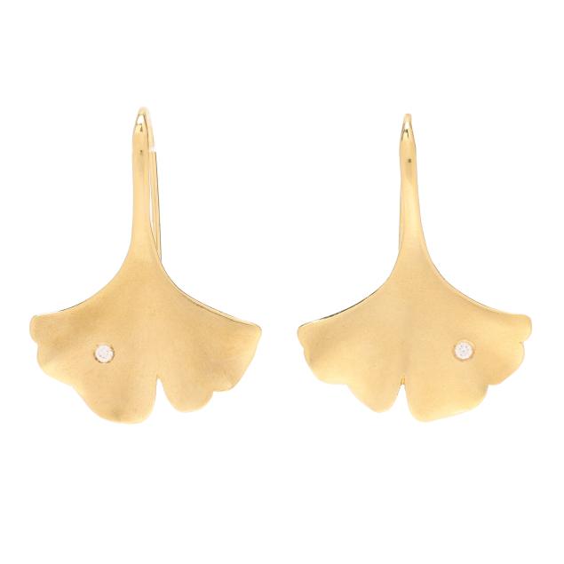 gold-and-diamond-ginkgo-leaf-motif-earrings