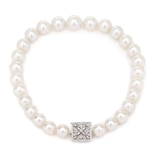 graduated-south-sea-pearl-necklace-with-white-gold-and-diamond-clasp