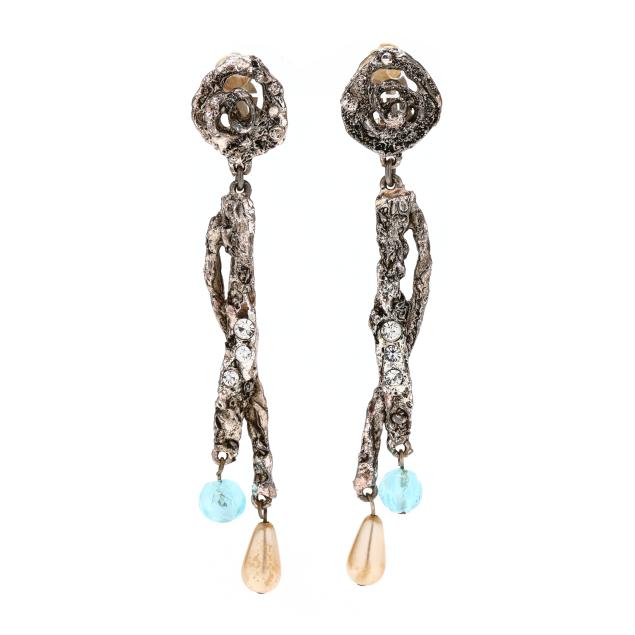 white-metal-fashion-earrings-christian-dior