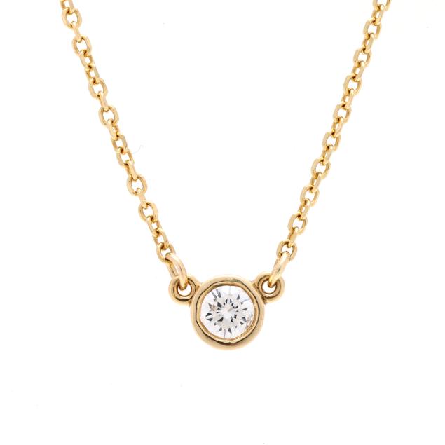 gold-and-diamond-solitaire-necklace