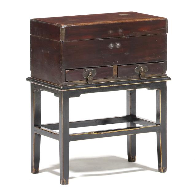 antique-chinese-traveling-box-on-stand