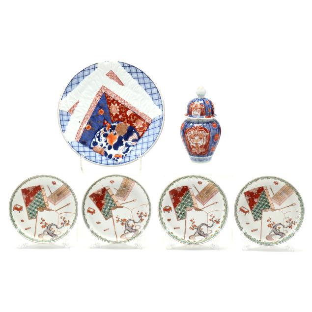 five-imari-porcelain-plates-and-an-urn