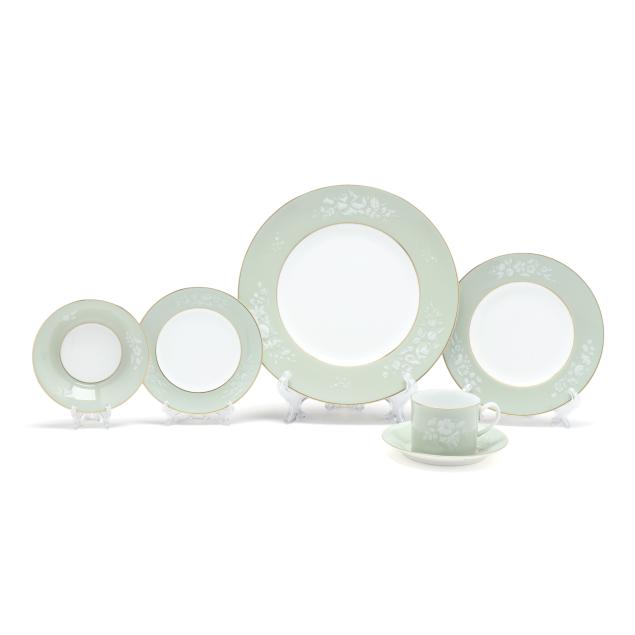 large-royal-worcester-i-sheraton-i-china-service