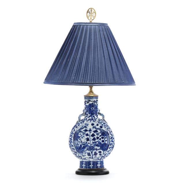 a-chinese-porcelain-blue-and-white-moon-flask-table-lamp-with-shade