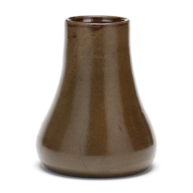 nonconnah-north-carolina-arts-crafts-green-glazed-pottery-vase