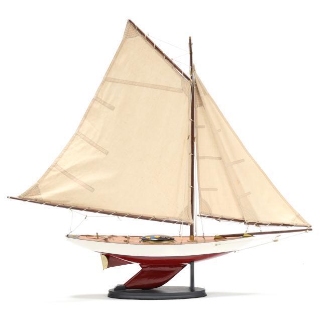 1923-royal-motor-yacht-club-model-yacht-on-stand