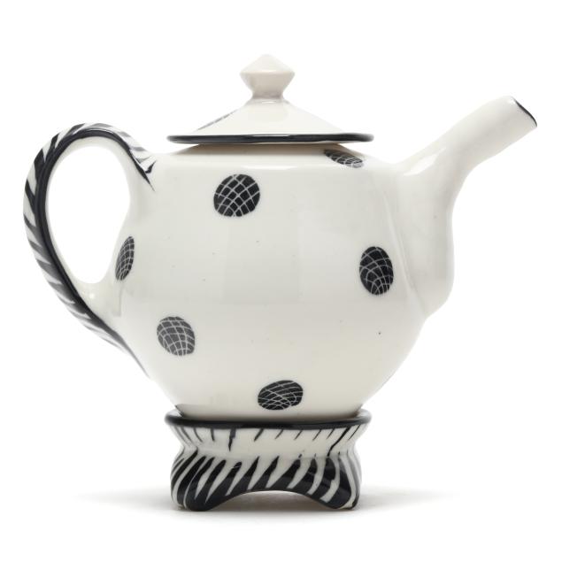 silvie-granatelli-va-art-pottery-teapot-with-stand