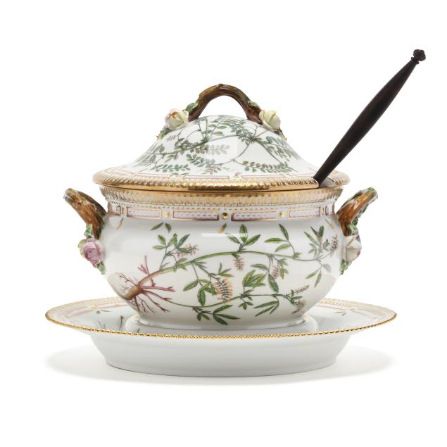 royal-copenhagen-i-flora-danica-i-porcelain-round-lidded-tureen-with-ladle-and-underplate
