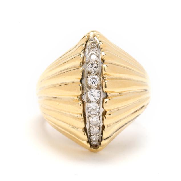 gold-and-diamond-shell-motif-ring